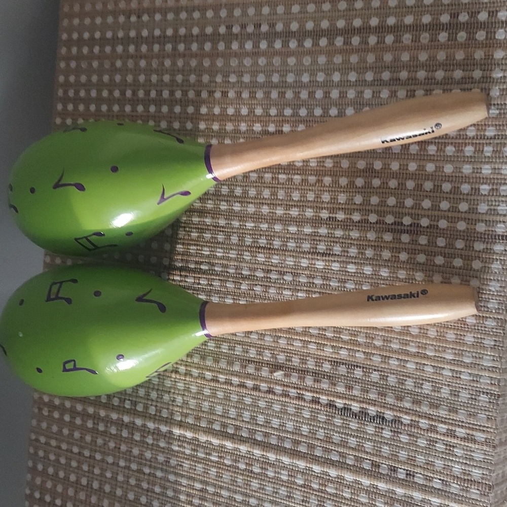 Kawasaki Green Musical Notes Handcrafted Wooden Maracas Instrument - Picture 4 of 11